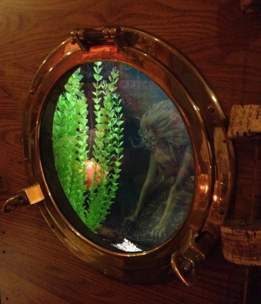 The Lobster Pot porthole and mermaid - kenningtonrunoff.com