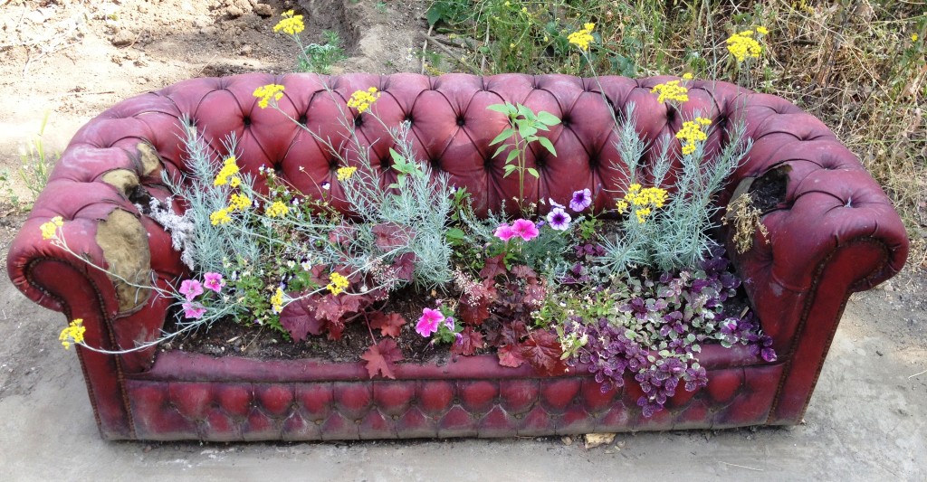 The Mobile Gardeners' Park sofa - kenningtonrunoff.com